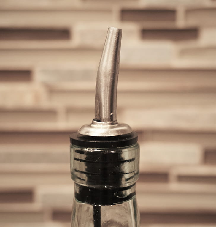 The Importance of a Quality Wine Bottle Pourer